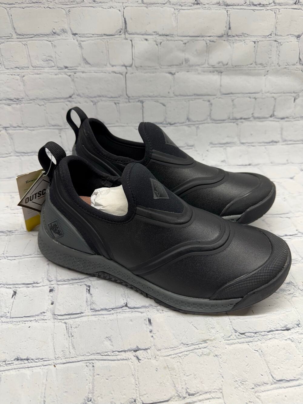 NWT Muck Women's Outscape Low Slip on Bootie 
Size 8
Waterproof